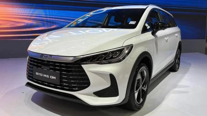 Mobil hybrid plug-in BYD M6, yang baru-baru ini diluncurkan di Asia Tenggara, telah terjual hampir 4.000 unit